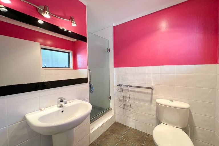 Photo of property in 22 Blundell Place, Chatswood, Auckland, 0626