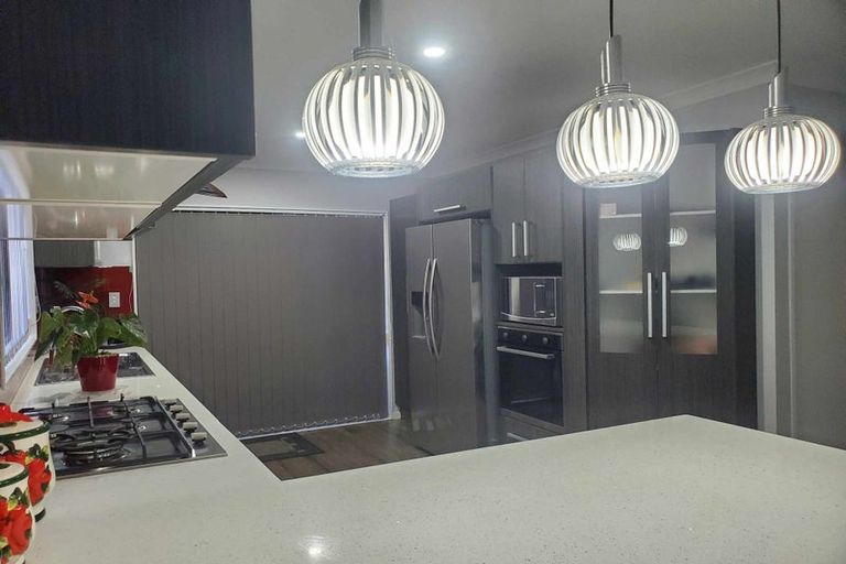 Photo of property in 13 Reding Street, Takanini, 2112