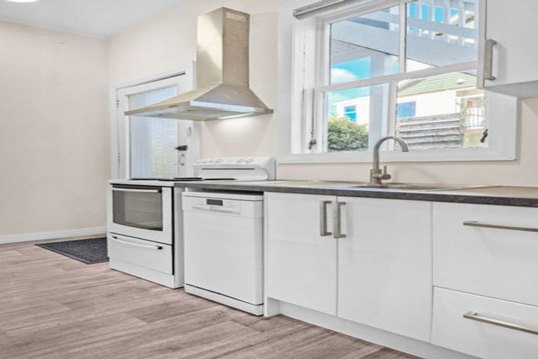 Photo of property in 39 Thompson Street, Mount Cook, Wellington, 6011