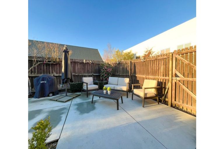 Photo of property in 3/118a Sawyers Arms Road, Northcote, Christchurch, 8052