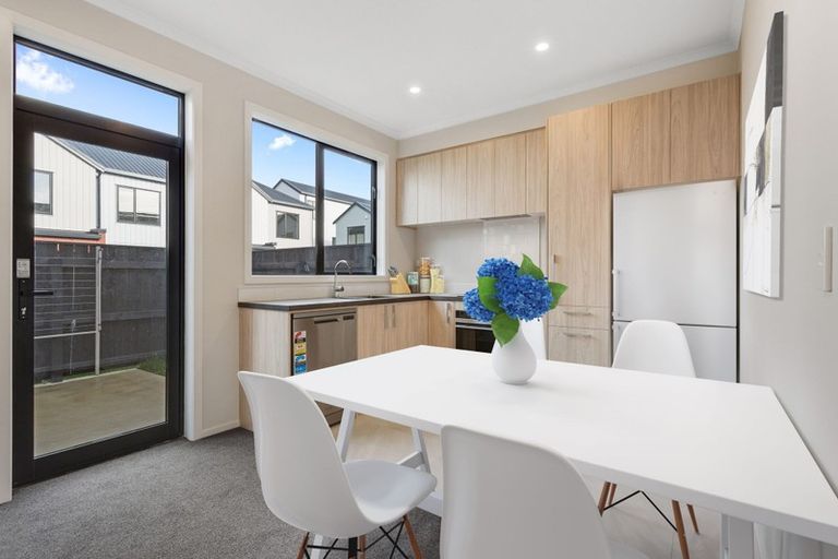 Photo of property in 12 Uku Lane, Hobsonville, Auckland, 0616