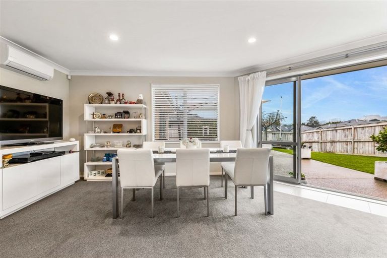 Photo of property in 38 Gilbransen Road, Kumeu, 0810