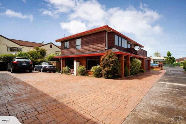 Photo of property in 2/92 Saint Lukes Road, Sandringham, Auckland, 1025