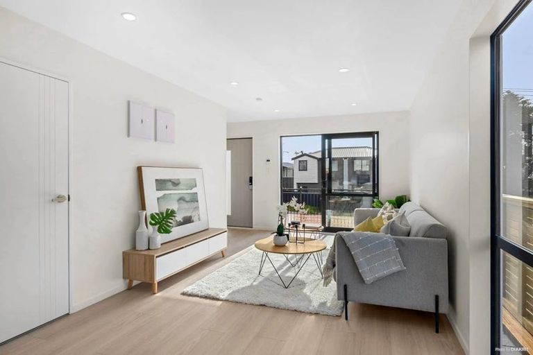 Photo of property in 7b Valron Road, Te Atatu South, Auckland, 0602