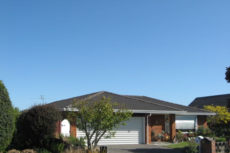 Photo of property in 10 Goodall Place, Redwood, Christchurch, 8051