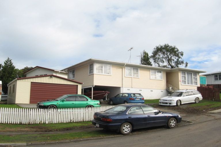 Photo of property in 2 Capella Place, Manurewa, Auckland, 2102