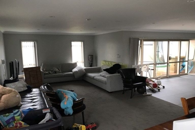 Photo of property in 37 Riverglade Parkway, Te Atatu South, Auckland, 0610