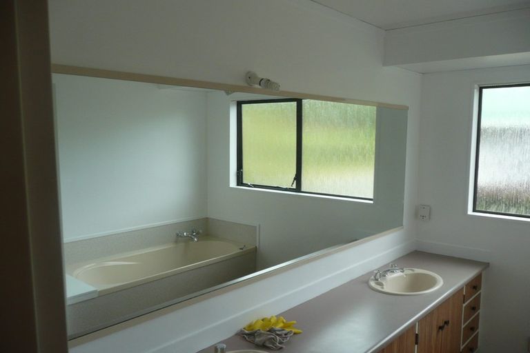 Photo of property in 109 Mark Avenue, Grenada Village, Wellington, 6037