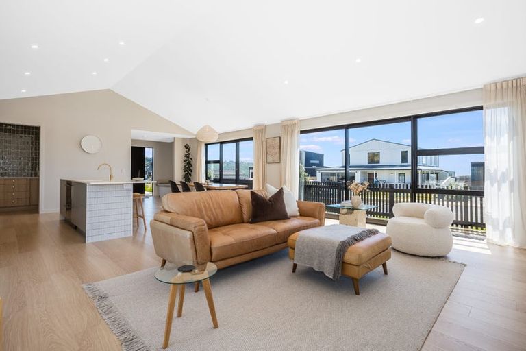 Photo of property in 75 Queen Charlotte Drive, Aotea, Porirua, 5024