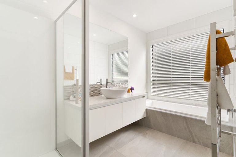 Photo of property in 69 Maka Terrace, Orewa, 0931