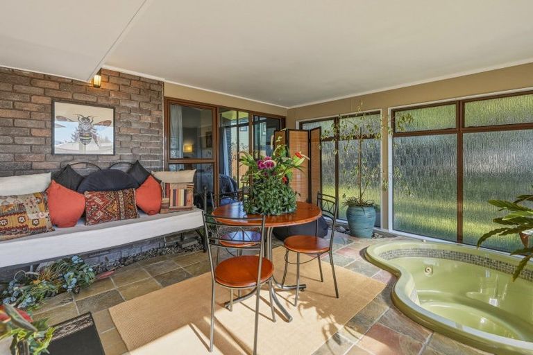 Photo of property in 2 Exeter Place, Tihiotonga, Rotorua, 3015