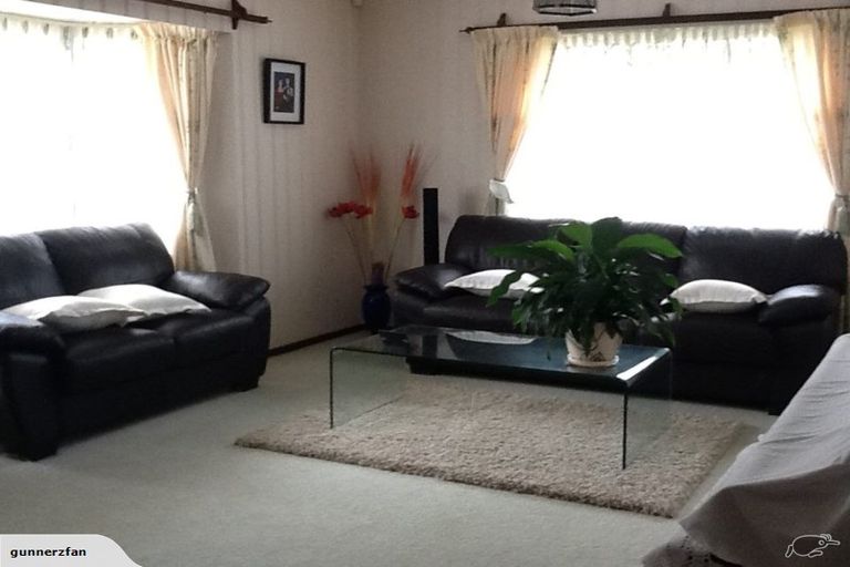 Photo of property in 1/150a Prince Regent Drive, Half Moon Bay, Auckland, 2012