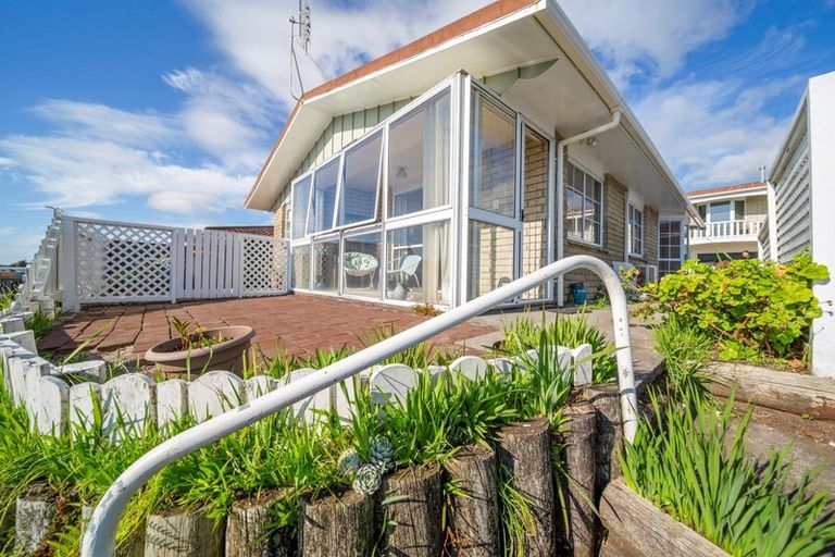 Photo of property in 496-498 Devon Street East, Strandon, New Plymouth, 4312