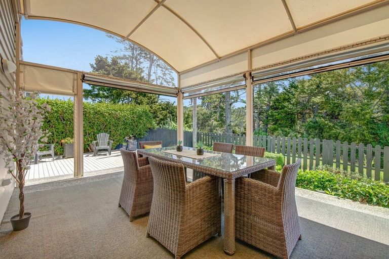 Photo of property in 7 Kingtide Place, Red Beach, 0932