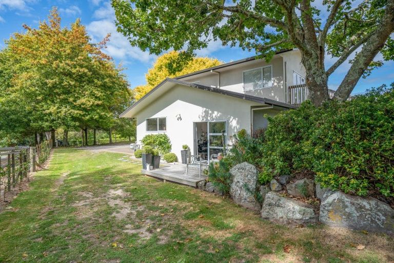 Photo of property in 142 Gillespie Place, Acacia Bay, Taupo, 3385