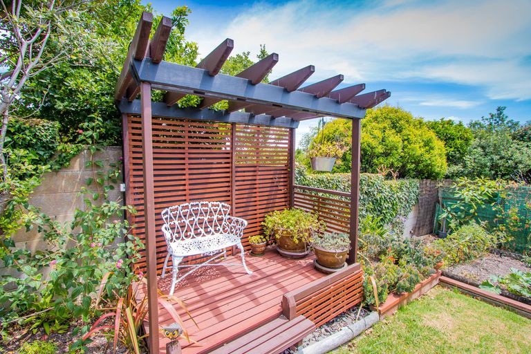 Photo of property in 60 Pacific Parade, Army Bay, Whangaparaoa, 0930