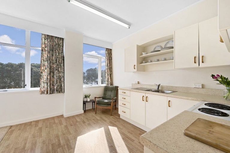 Photo of property in Rona House, 33 Rimu Street, Eastbourne, Lower Hutt, 5013