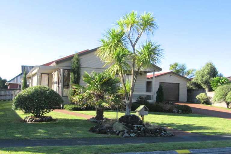 Photo of property in 11 Settlers Grove, Orewa, 0931