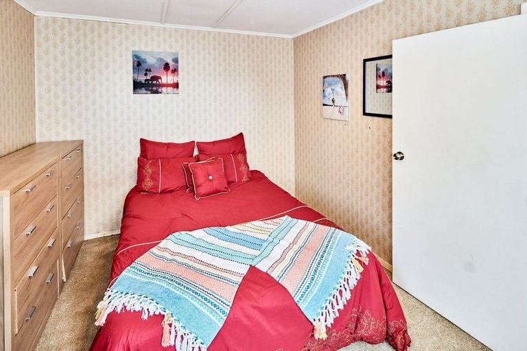 Photo of property in 68 Churton Crescent, Taita, Lower Hutt, 5011