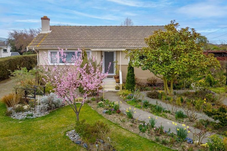 Photo of property in 8 Moorhouse Street, Waimate, 7924