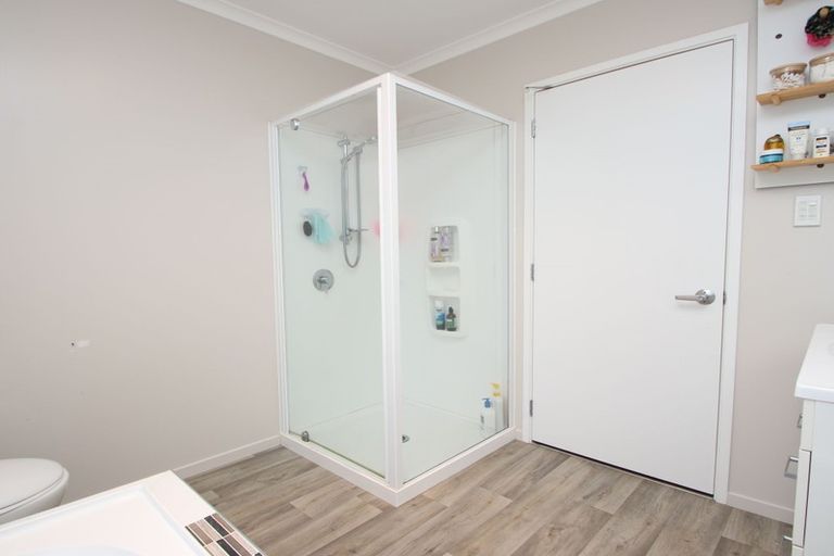 Photo of property in 238 Wainoni Road, Avondale, Christchurch, 8061