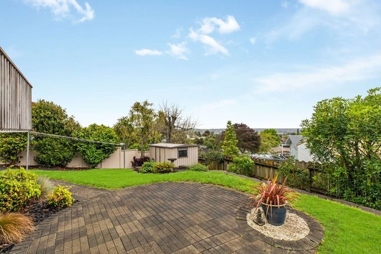 Photo of property in 120 Awaroa Road, Sunnyvale, Auckland, 0612