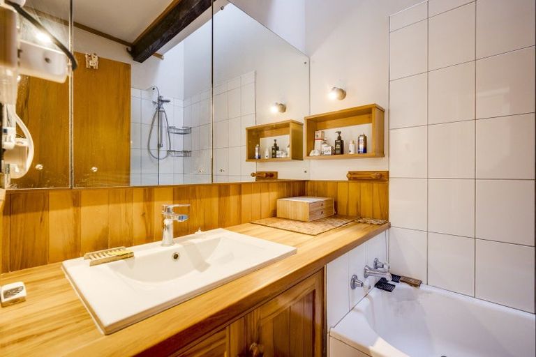 Photo of property in 34 Roslyn Road, Bluff Hill, Napier, 4110