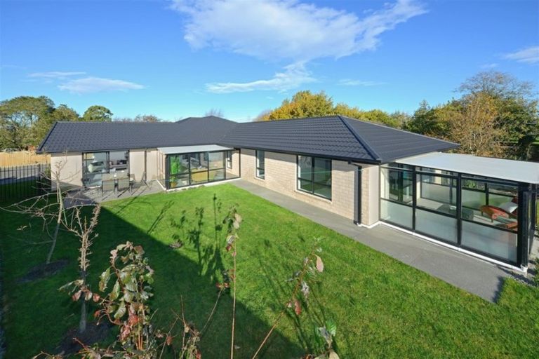 Photo of property in 16 Kilkivan Lane, Broomfield, Christchurch, 8042