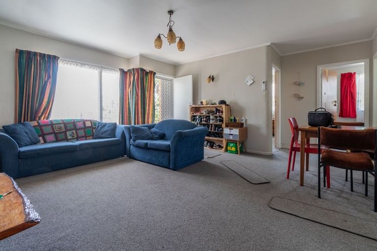 Photo of property in 2 Oak Street, Royal Oak, Auckland, 1023