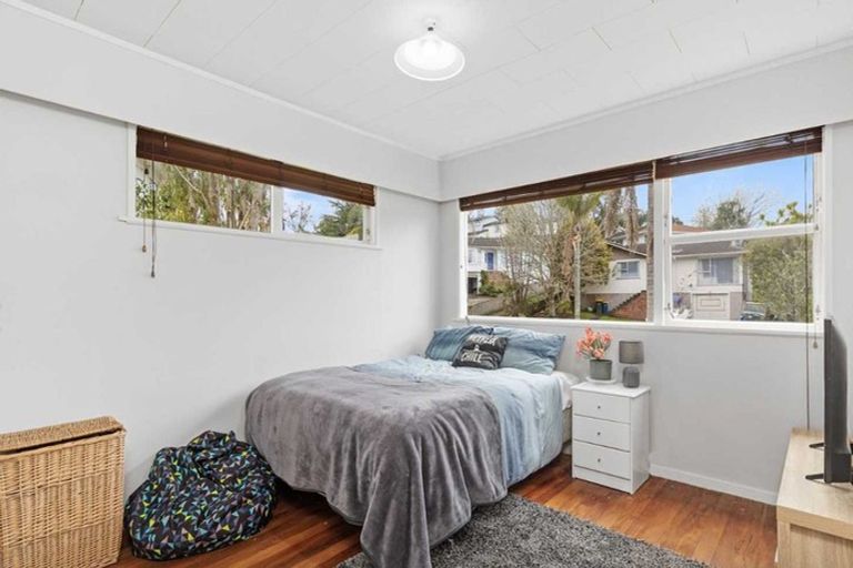 Photo of property in 38 Normanton Street, Glenfield, Auckland, 0629