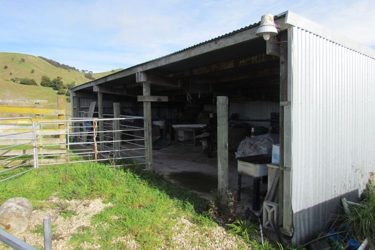 Photo of property in 1405 Masterton Castlepoint Road, Tauweru, Masterton, 5889