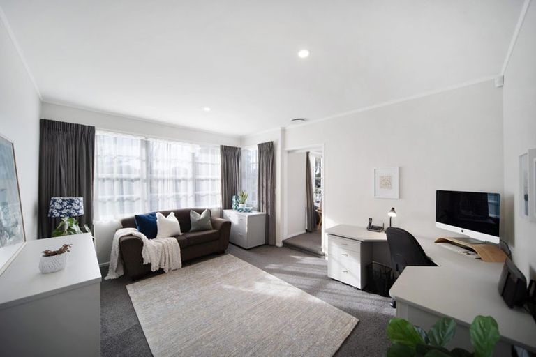 Photo of property in 71 Walworth Avenue, Pakuranga Heights, Auckland, 2010