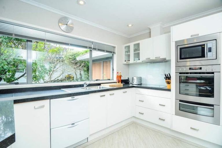 Photo of property in 17 Bayside Drive, Browns Bay, Auckland, 0630