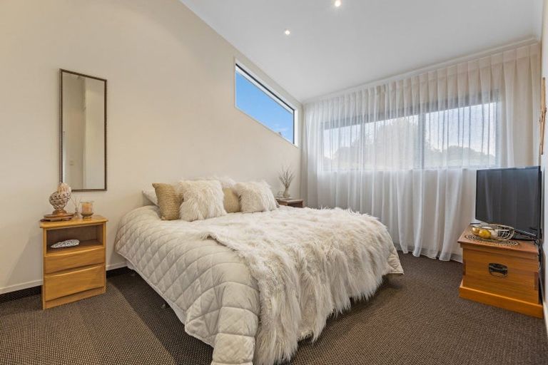 Photo of property in 22 Kinross Drive, Merrilands, New Plymouth, 4312