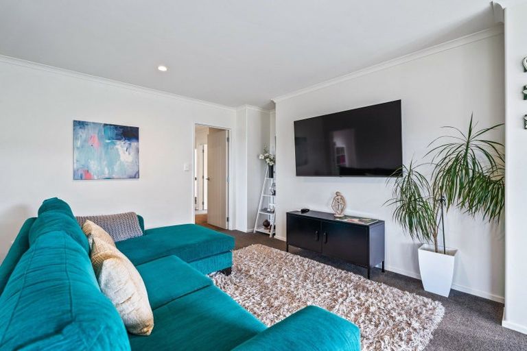 Photo of property in 25 Waitemata Drive, One Tree Point, 0118