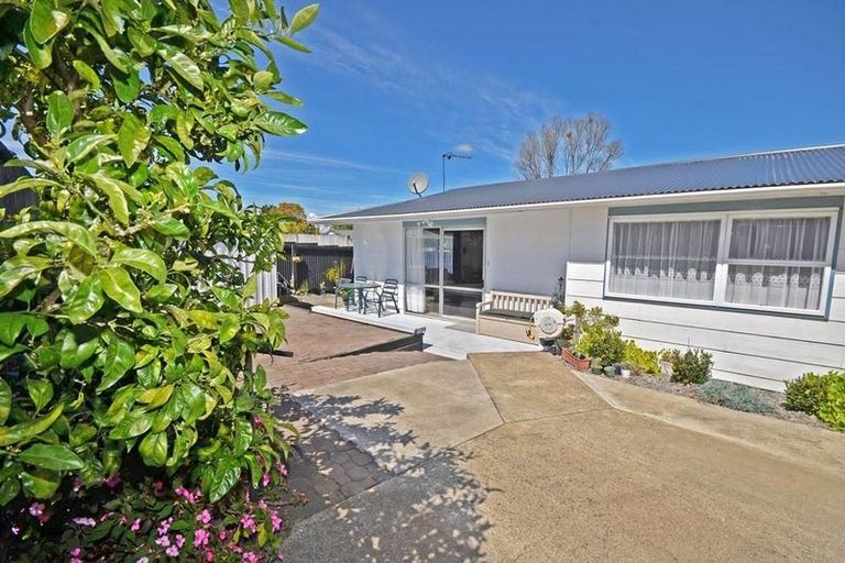 Photo of property in 9 Ballial Place, West Harbour, Auckland, 0618