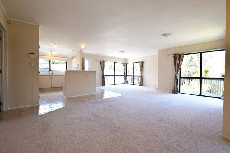 Photo of property in 3 Chardon Place, Henderson, Auckland, 0612