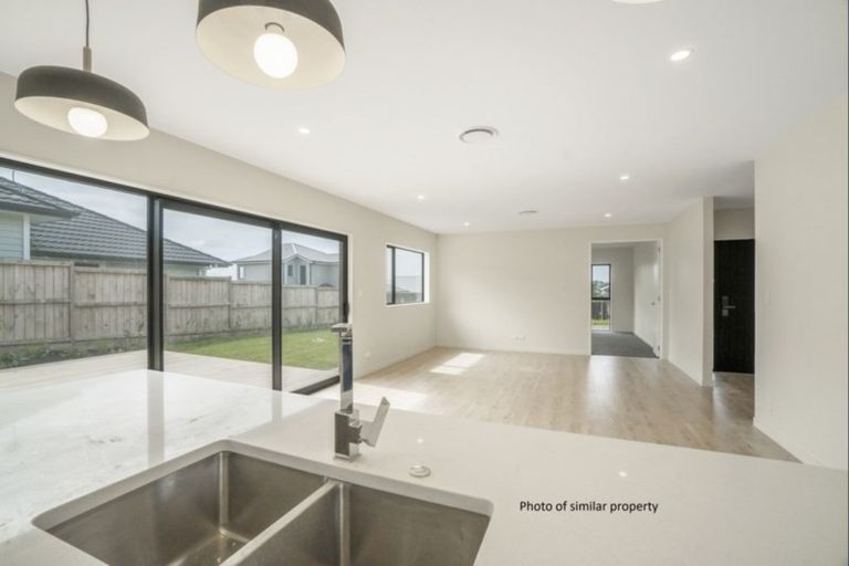 Photo of property in 50 Godfrey Drive, Orewa, 0931