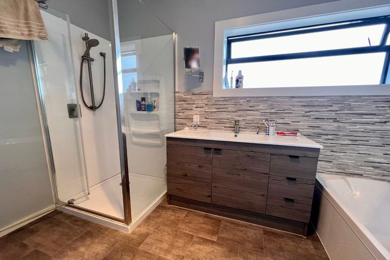 Photo of property in 236 Greers Road, Bryndwr, Christchurch, 8053