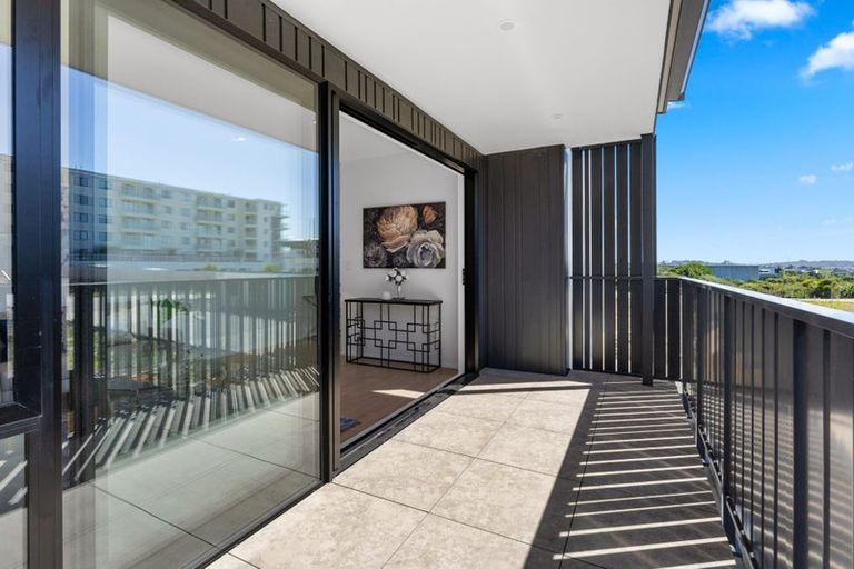 Photo of property in 9 Rosedale Road, Pinehill, Auckland, 0632