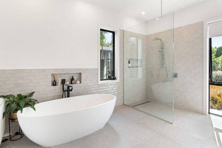 Photo of property in 7 Fairway Drive, Martinborough, 5711