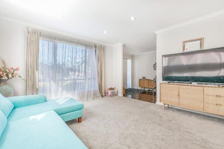 Photo of property in 54 Harrowglen Drive, Northcross, Auckland, 0630