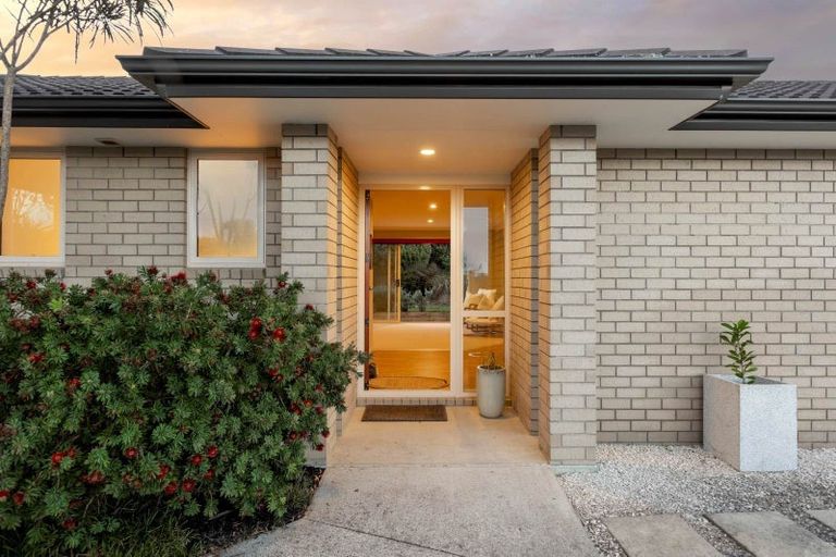 Photo of property in 24 Gavinike Place, Waimauku, 0812