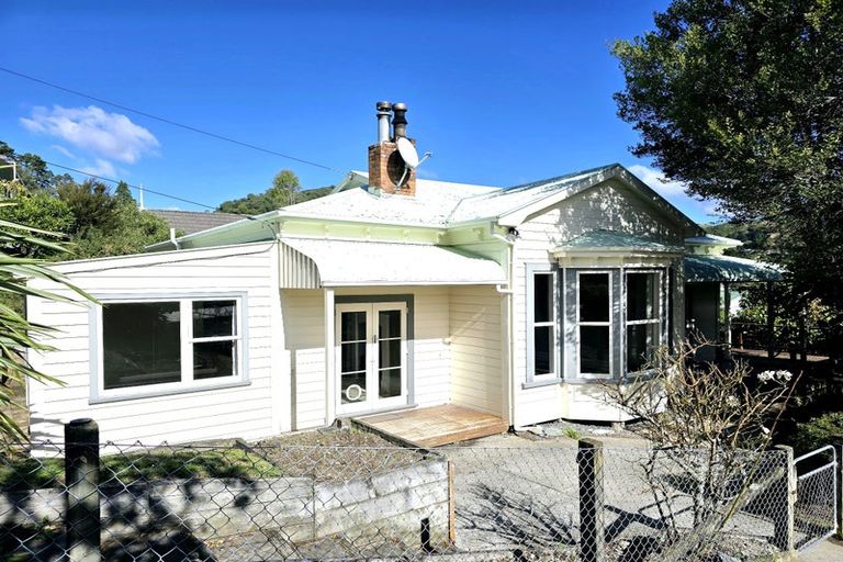 Photo of property in 125 Wellington Street, Picton, 7220