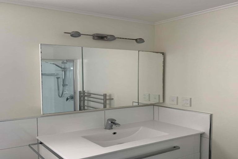 Photo of property in 25 Nassau Avenue, Grenada North, Wellington, 5028