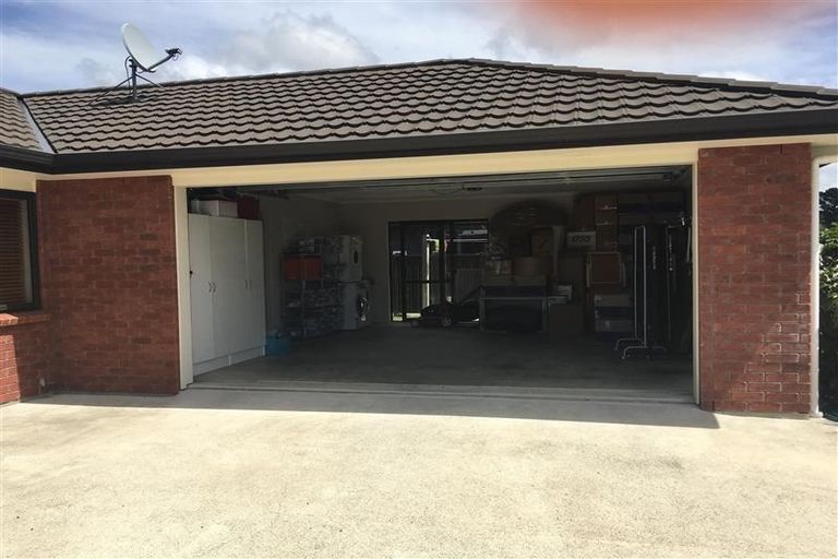 Photo of property in 4 Diamond Grove, Brown Owl, Upper Hutt, 5018