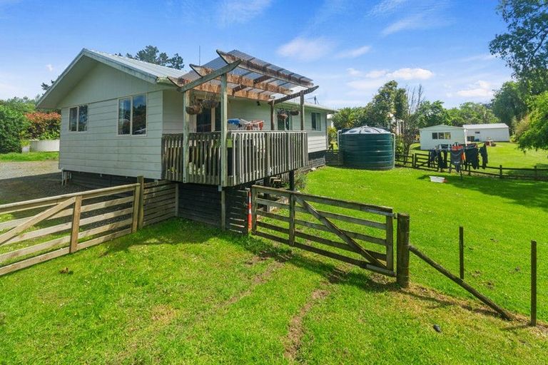 Photo of property in 169 Awa Road, Kumeu, 0891