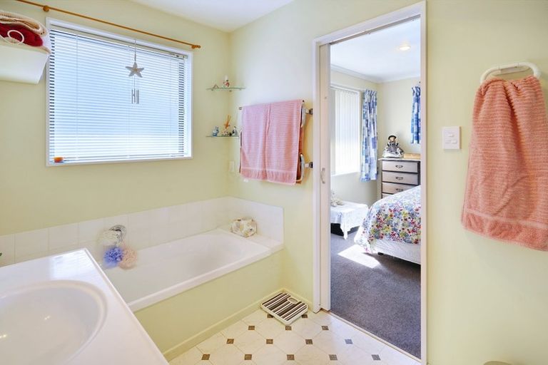 Photo of property in 20 School Road, Woodend, 7610