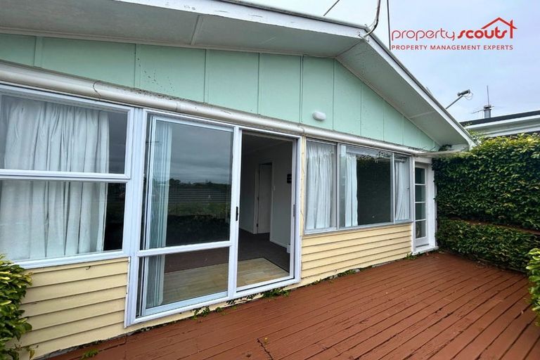 Photo of property in 1/12 Holiday Road, Stanmore Bay, Whangaparaoa, 0932