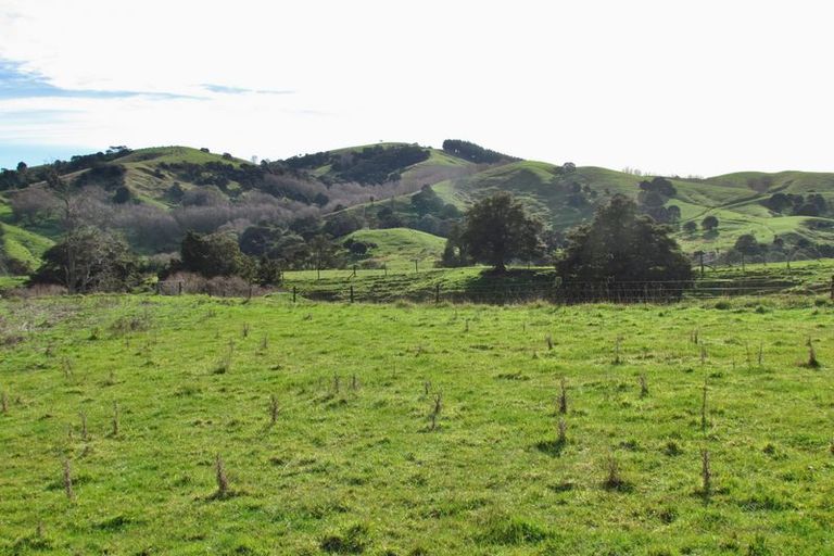 Photo of property in 1405 Masterton Castlepoint Road, Tauweru, Masterton, 5889